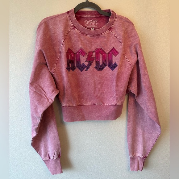 ACDC Cropped Crew Neck Swetshirt - Lavender/combo
Medium Fashion Nova - Picture 4 of 5